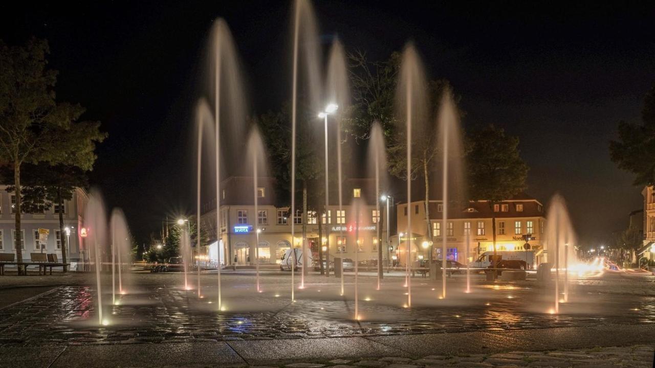 Pension Markt Нойштрелиц Экстерьер фото