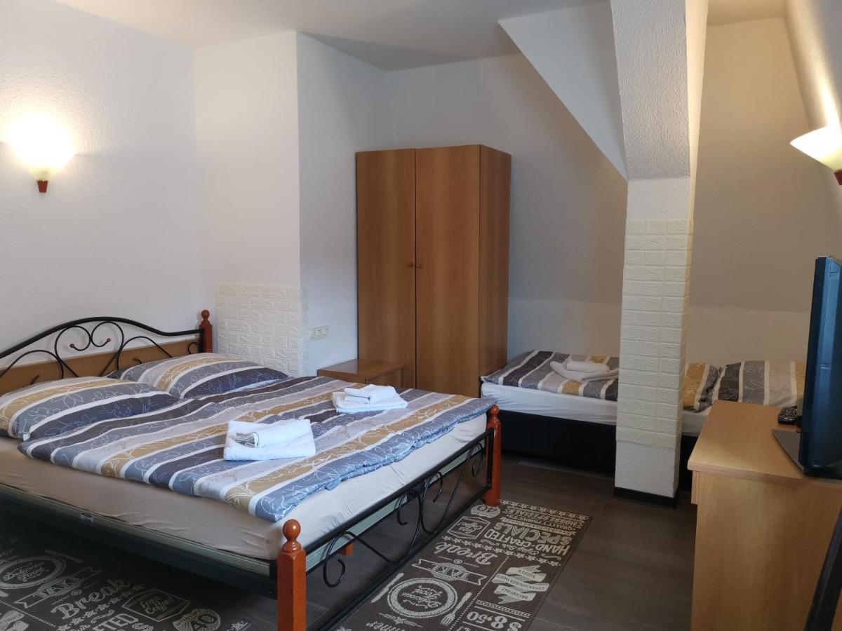 Pension Markt Нойштрелиц Экстерьер фото